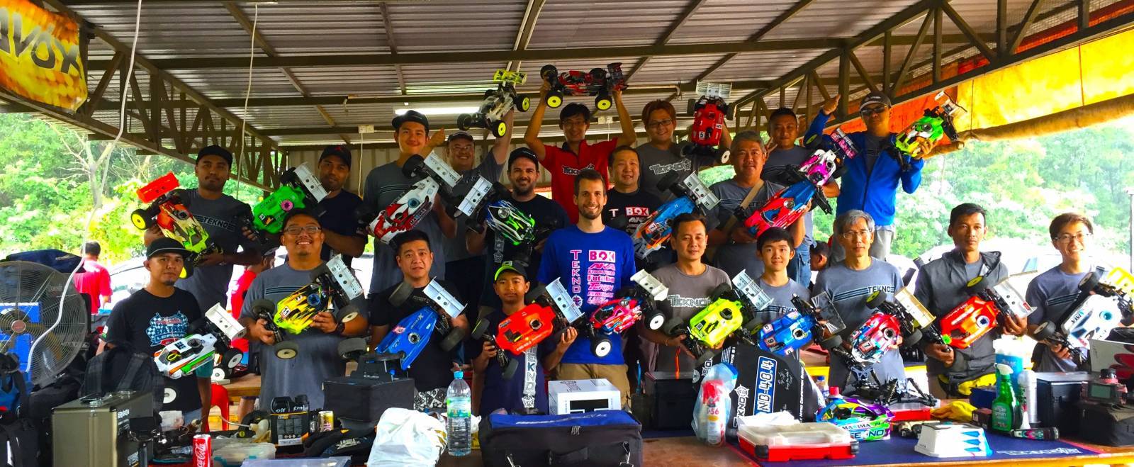 Tekno RC Team at MNL2, a big team full of happy, smiling people!